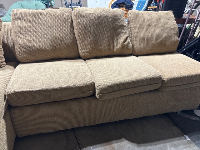 Comfy light yellow couch - photo 5