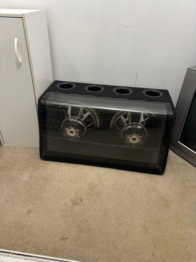 Dual 12” subwoofer 700w each