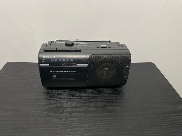FULLY FUNCTIONAL SONY CFM-10 RADIO CASSETTE RECORDER