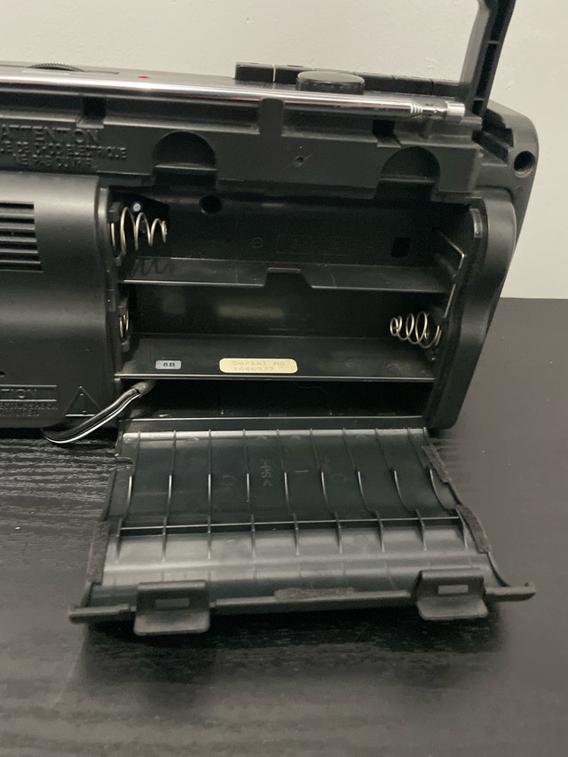 FULLY FUNCTIONAL SONY CFM-10 RADIO CASSETTE RECORDER - photo 5