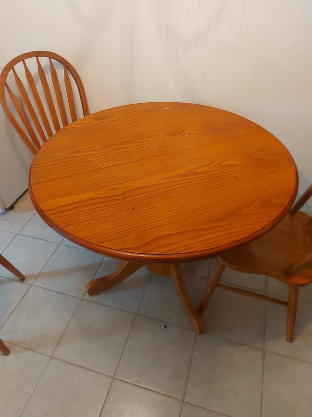 Round Oak Dining Table with 3 Chairs