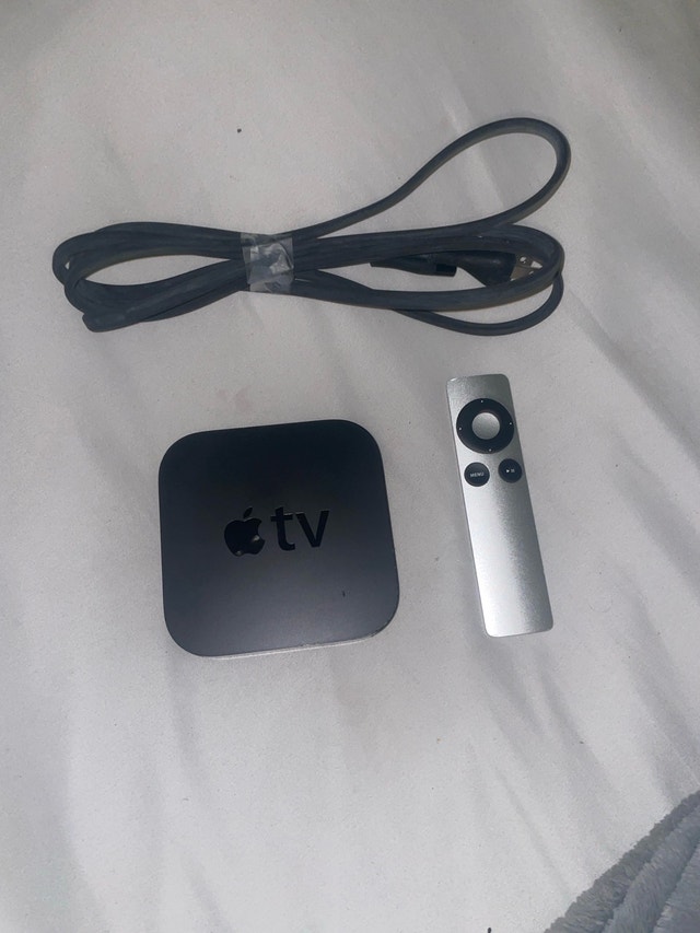 Apple TV 3rd gen A1469 + remote + power cord + hdmi