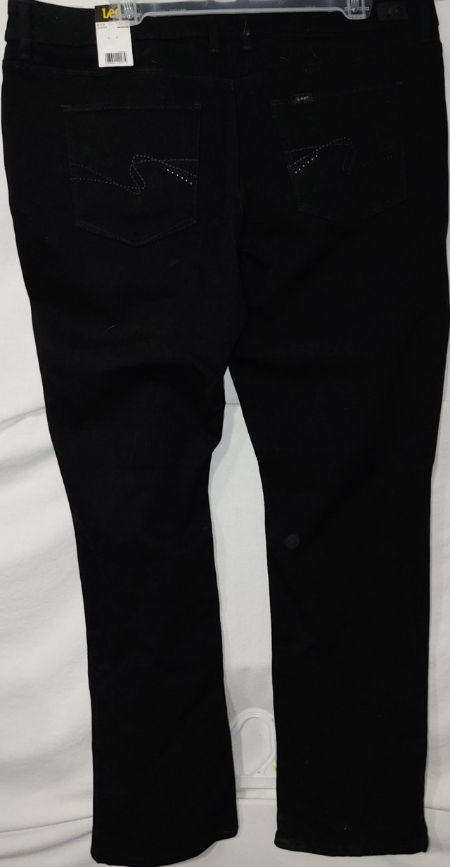NEW LEE Women's 18 Relaxed Fit Straight Leg Jean, Black - photo 4