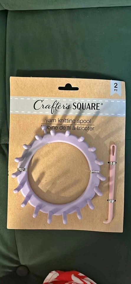 Yarn knitting spool