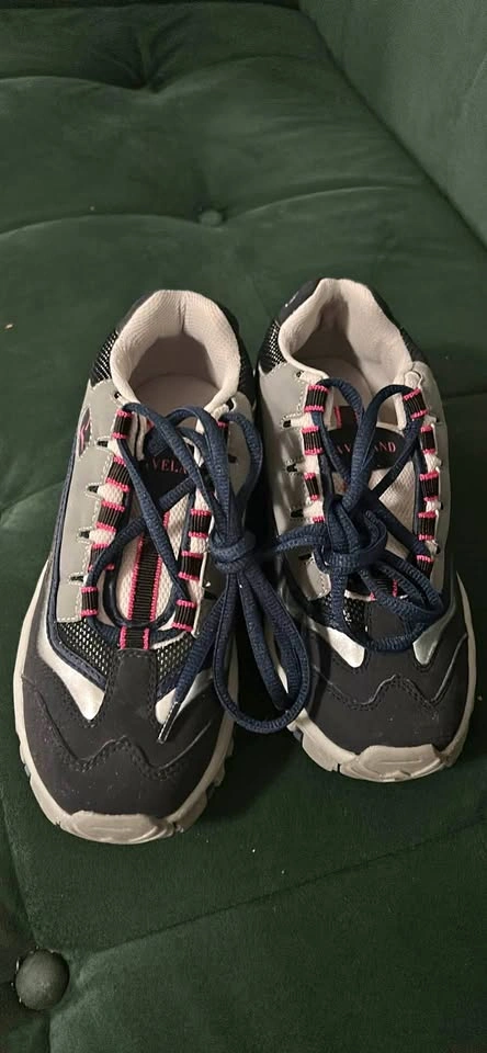 Leaveland Sneakers Size 5