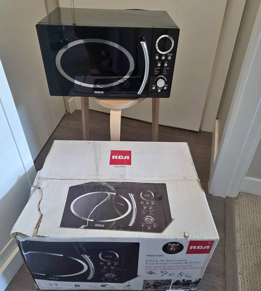 RCA 900W Retro Microwave – 0.9 Cu. Ft. – Original Box Included