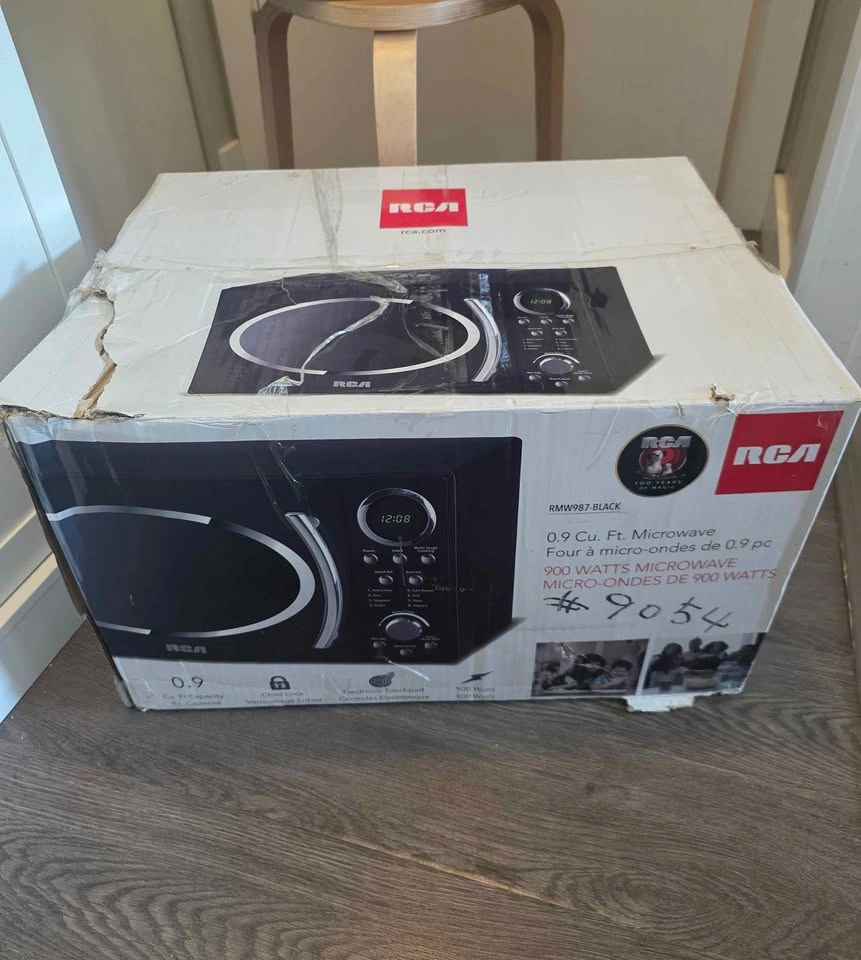 RCA 900W Retro Microwave – 0.9 Cu. Ft. – Original Box Included - photo 2