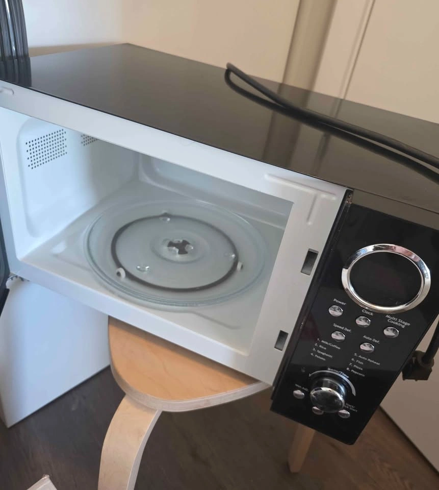 RCA 900W Retro Microwave – 0.9 Cu. Ft. – Original Box Included - photo 5