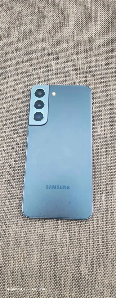 S22 unlocked 256gb screen and side has minor scratches image indicator(2)