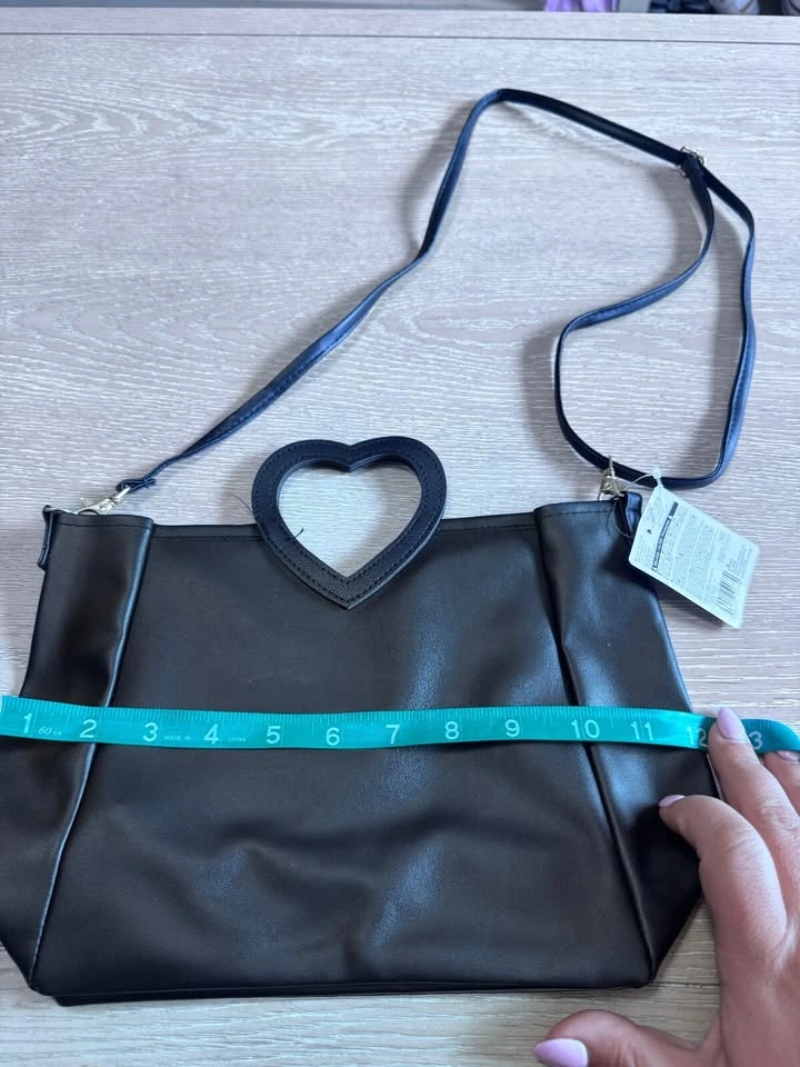 Black Y2K Heart Window Display Crossbody Bag - photo 3