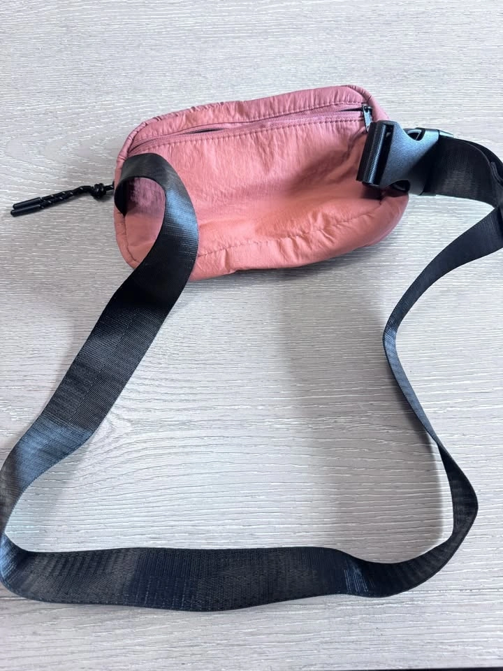 Pink nylon zip belt bag crossbody pouch - photo 2