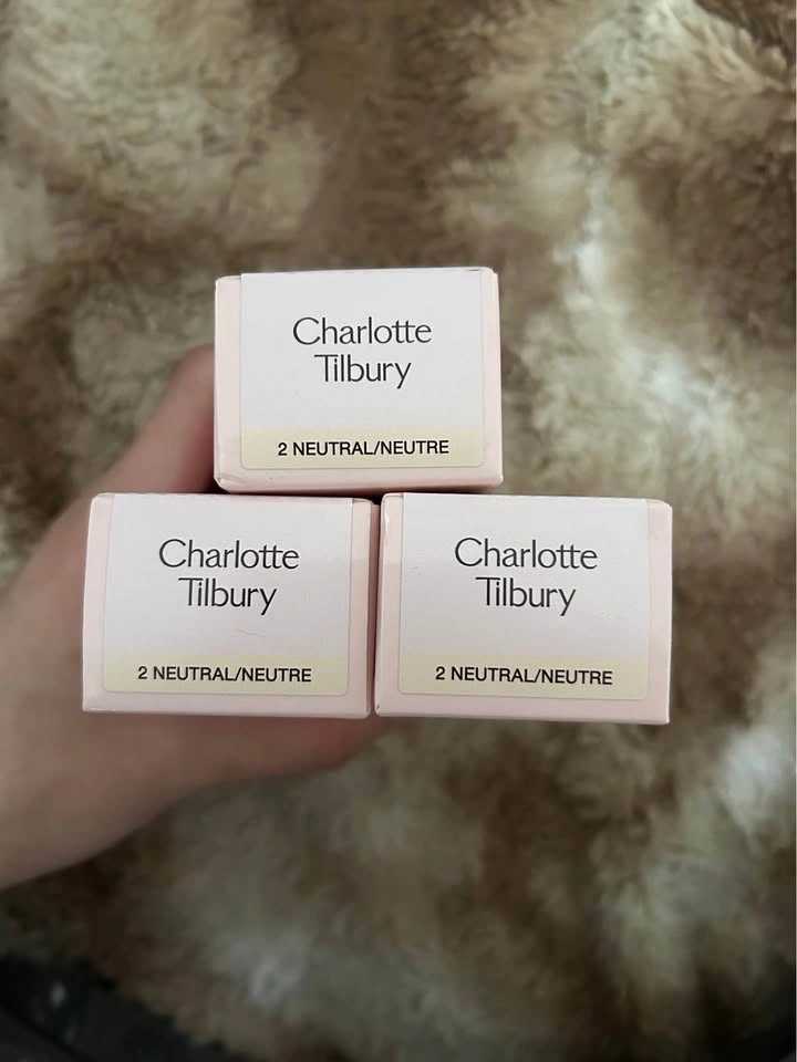 Charlotte Tilbury Airbrush Flawless Foundation (Shade 2 Neutral) - photo 3