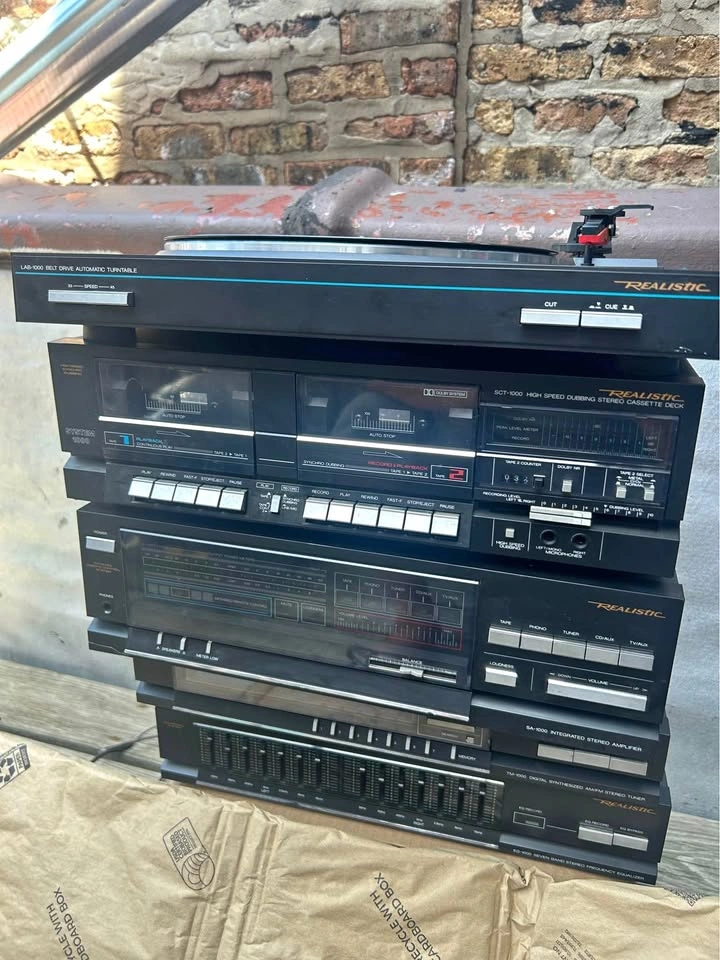 Vintage stereo system with equalizer and tuner