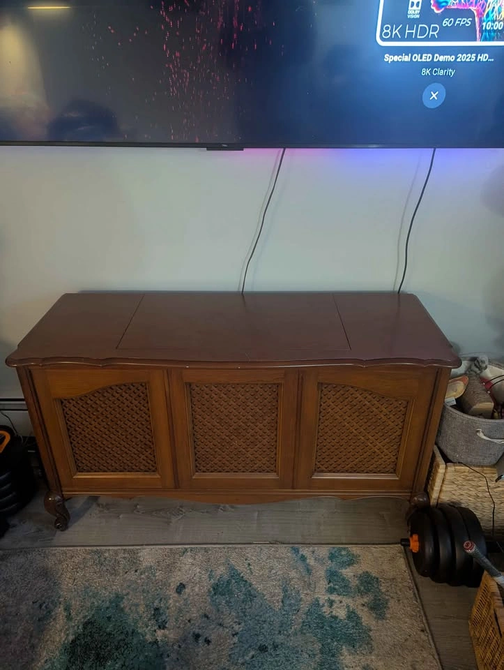 Mid-Century Record Player - photo 2