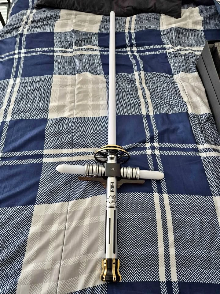 High end lightsaber SN pixel v4