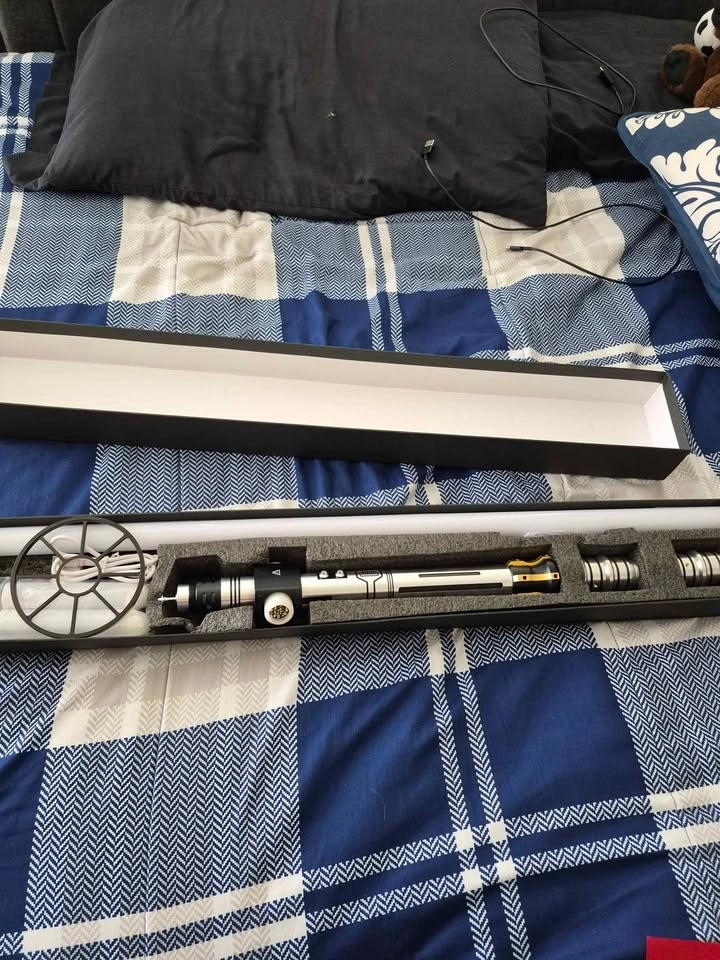 High end lightsaber SN pixel v4 - photo 4