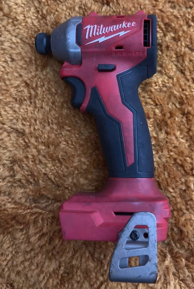 Milwaukee M18 REDLITHIUM HIGH OUTPUT XC6.0 Battery and Drill - photo 3