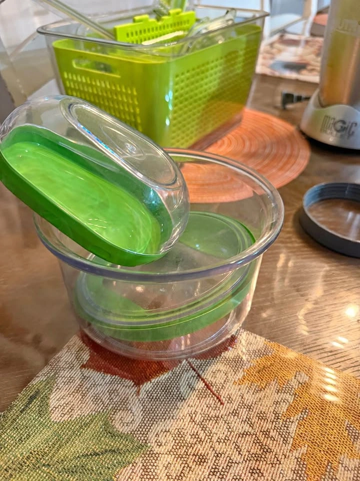 Salad and avocado storage container