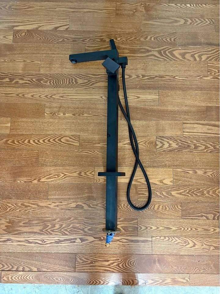 Aquabrass Madison Floormount Tub Filler with Handshower