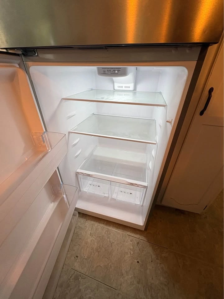 Danby 18 cu. ft. Top Mount Refrigerator in Stainless Steel Look - photo 4