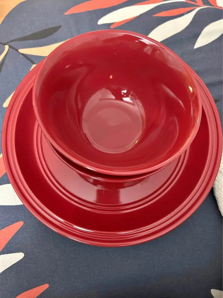 Dinnerware Set- 3 plates 2 bowls- unused thumbnail