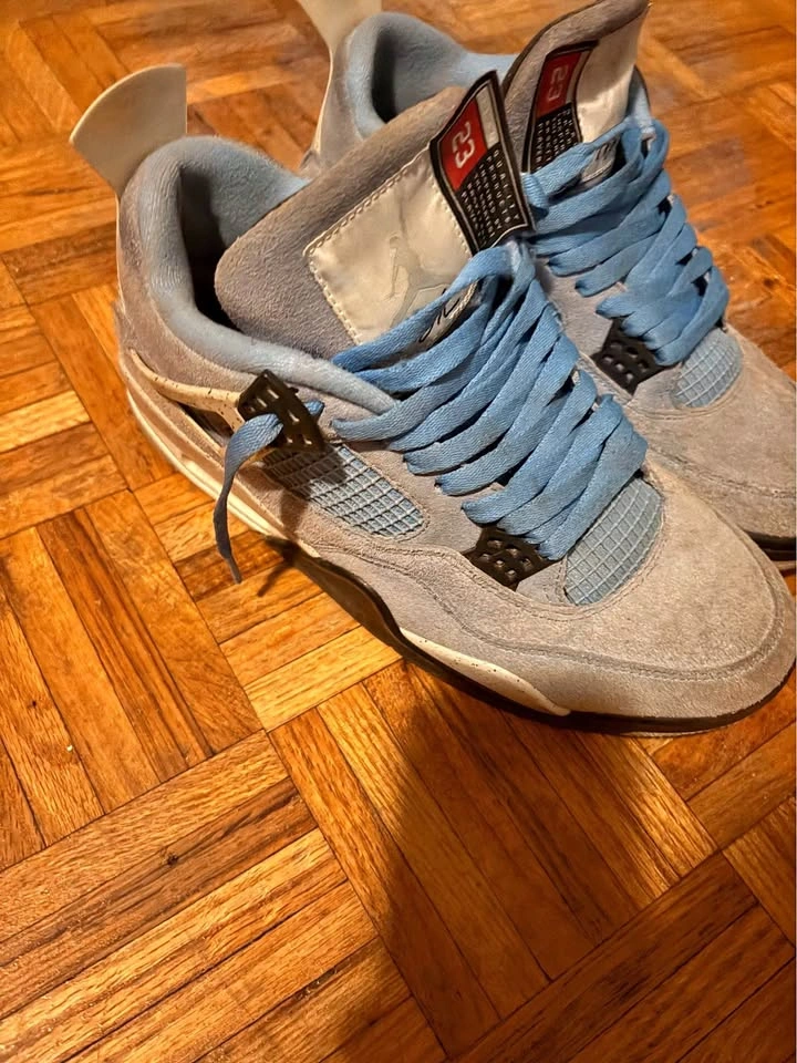 Air Jordan 4 Retro University Blue Size 9.5