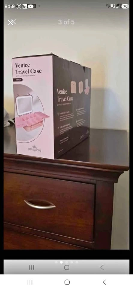 NEW Impressions Vanity Venice Travel Case with LED Makeup Mirror
