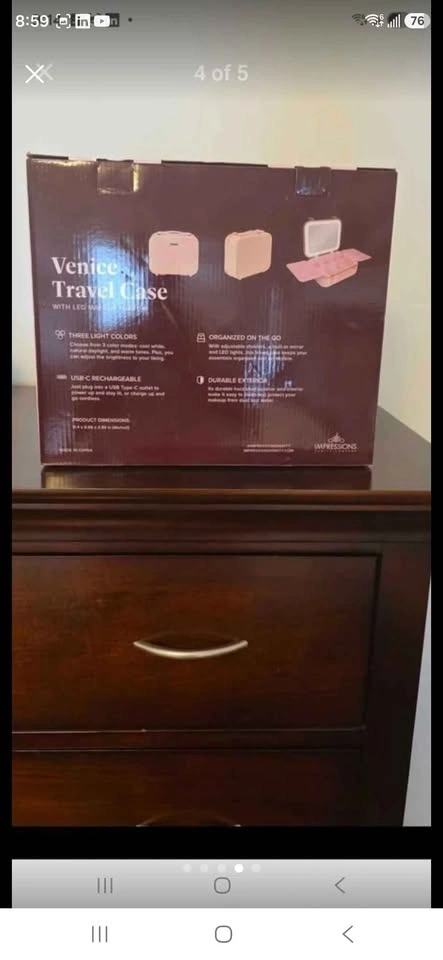 NEW Impressions Vanity Venice Travel Case with LED Makeup Mirror - photo 3