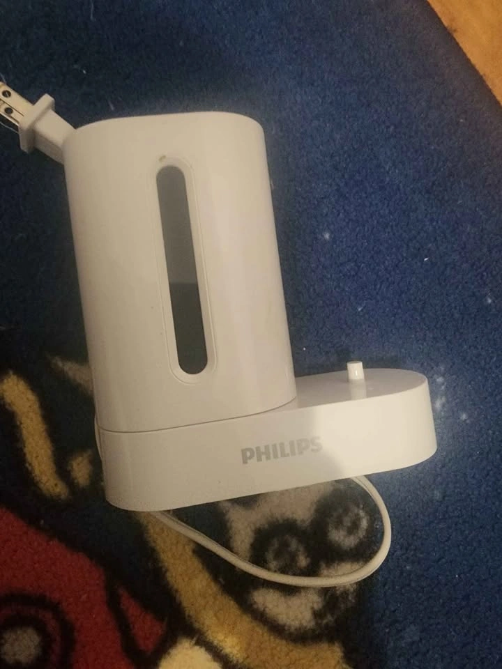 Philips Sonicare UV Sanitizer + Charger - photo 4