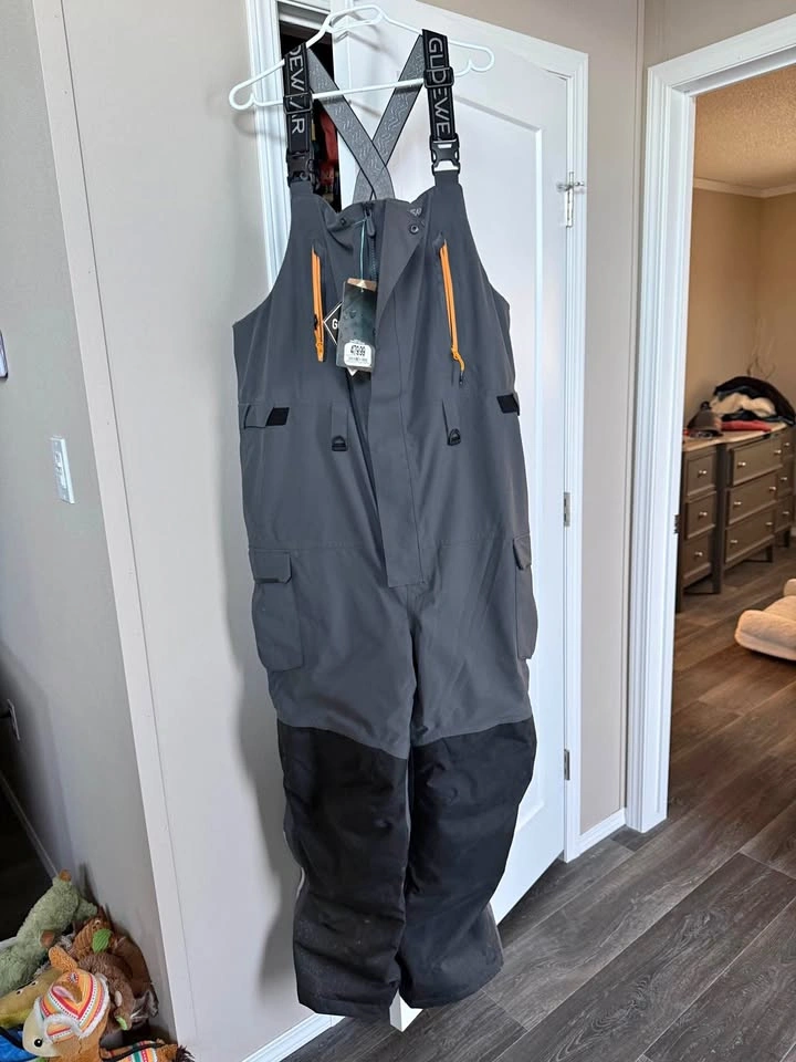 Brand new 2XL Bass Pro Shops Guidewear Xtreme Late Season Bib