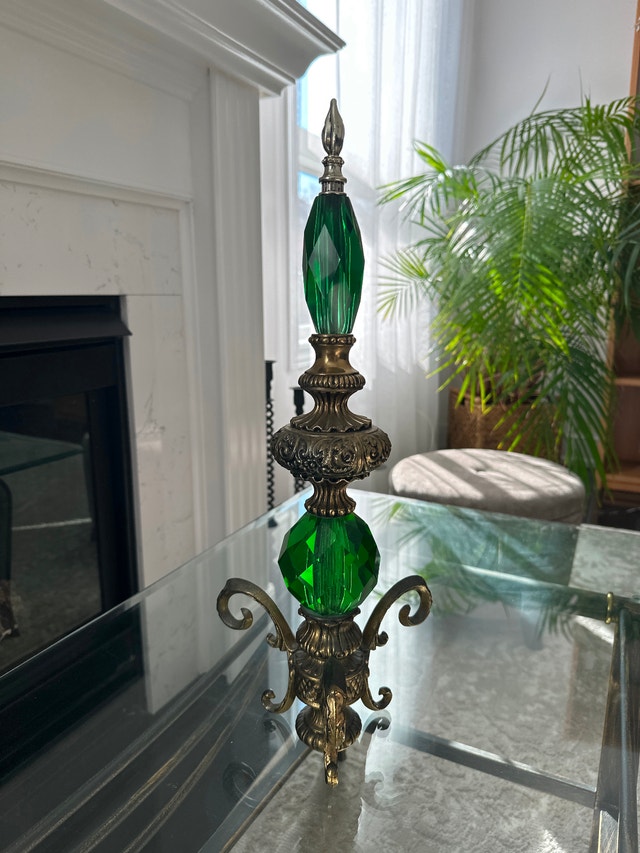 VTG Hollywood Regency brass and faceted green glass deco tower - photo 2