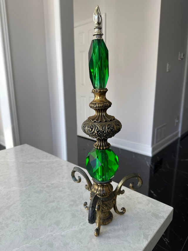VTG Hollywood Regency brass and faceted green glass deco tower - photo 3