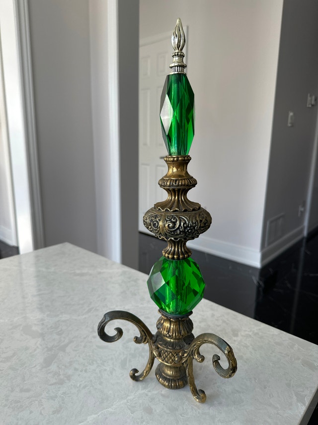 VTG Hollywood Regency brass and faceted green glass deco tower - photo 4