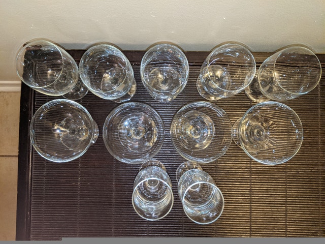 11 Wine Glasses with Bevelled Edge Bottoms (Take all for $40) - photo 3