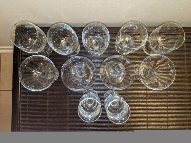 11 Wine Glasses with Bevelled Edge Bottoms (Take all for $40) - photo 4