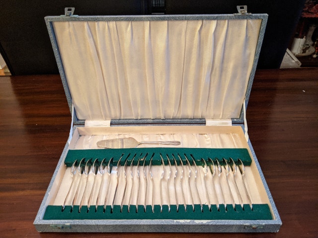 Vintage EPNS A1 Sheffield England Electroplated Dessert Flatware