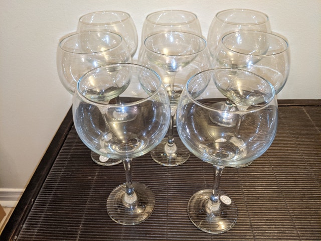 8 Large Crystal Clear Wine Glasses Made in Turkey - photo 2