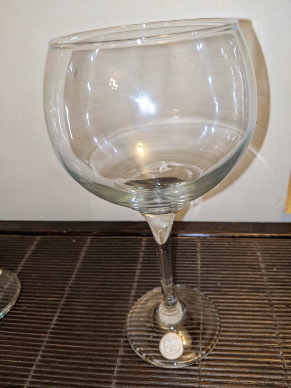 8 Large Crystal Clear Wine Glasses Made in Turkey - photo 4