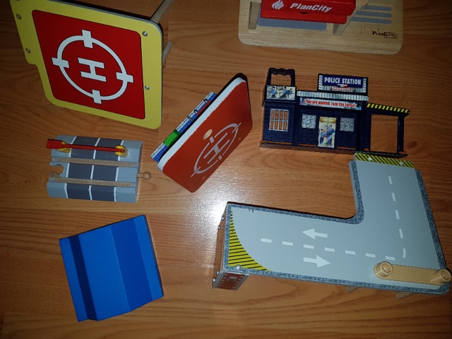 Car Building Sets and PlanCity Wooden Toy Lot - photo 2