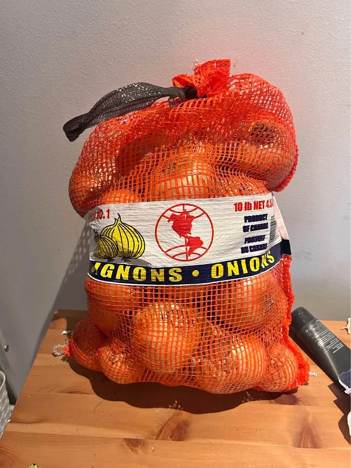 Bag of Onions - 10 lb (4.5 kg) thumbnail