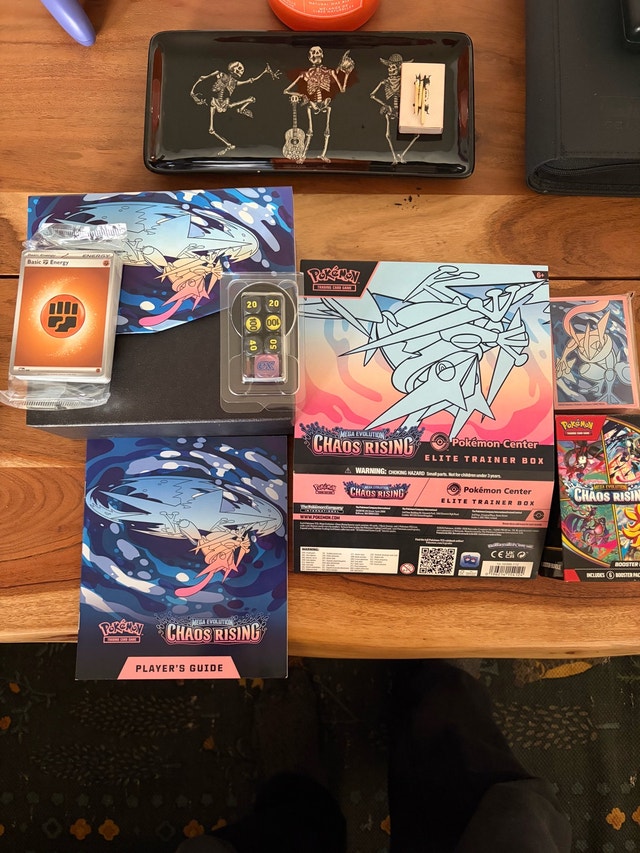 Pokémon Center Chaos Rising Elite Trainer Box Extras