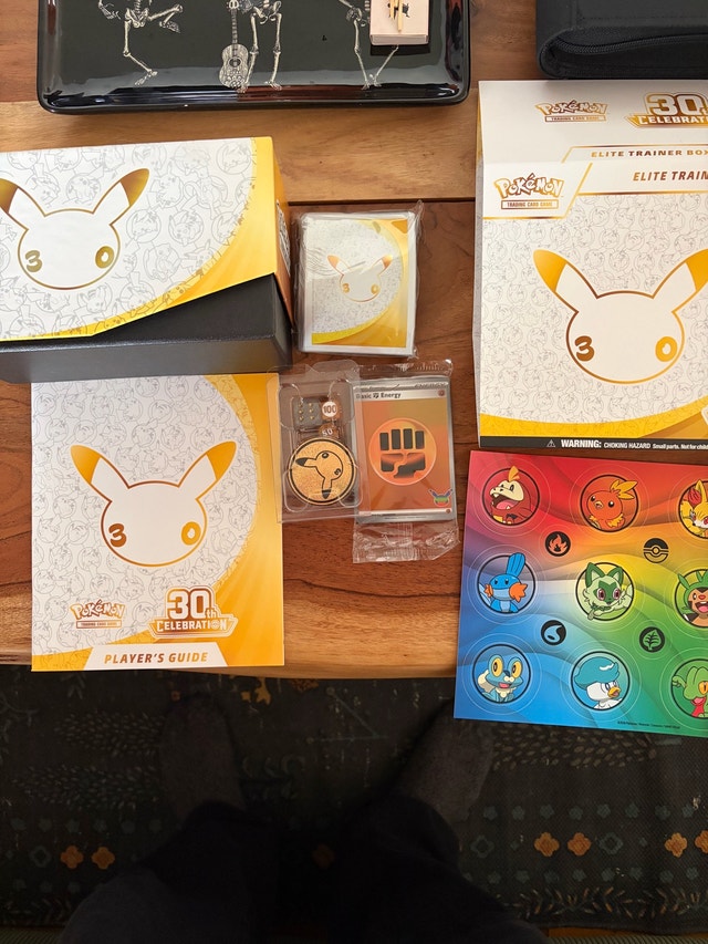 Pokemon 30th Anniversary Elite Trainer Box Extras