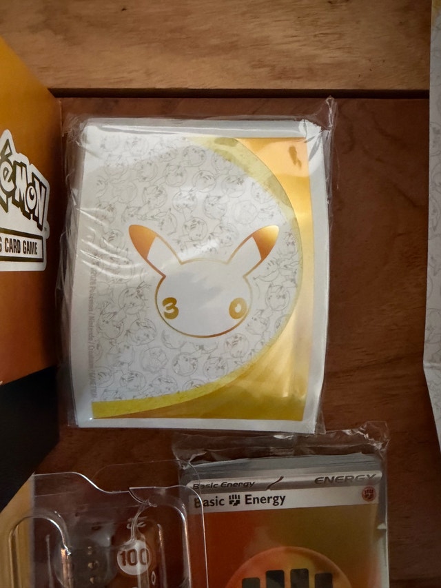 Pokemon 30th Anniversary Elite Trainer Box Extras - photo 2