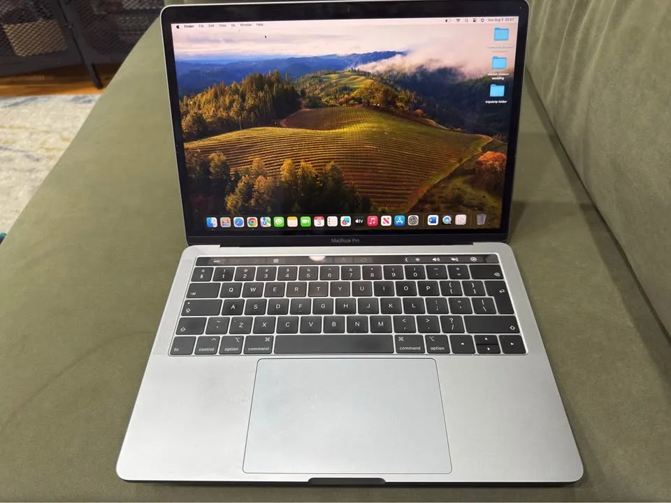 MacBook Pro 13 inch 2019 (Touch bar) image indicator(4)