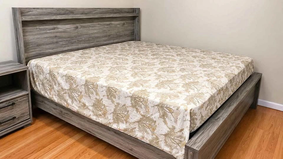 King-size bedroom furniture set with Mattress
