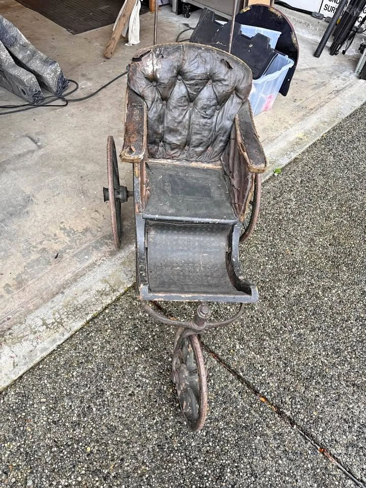 Antique bath/wheel chair