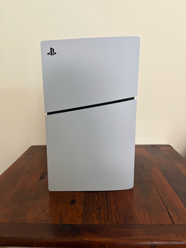 PS5 Slim - photo 3