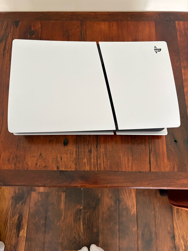 PS5 Slim - photo 4