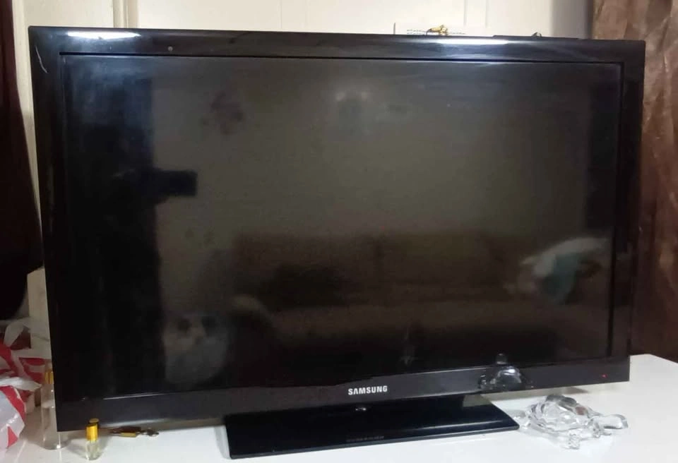 📺 Samsung TV – MOVING SALE - photo 2