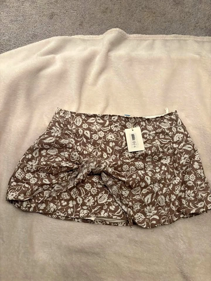 Aritzia skort